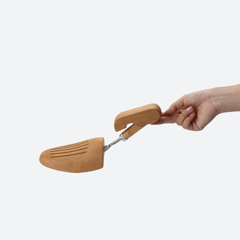 Die Vorteile eines Schuhspanners aus Holz
